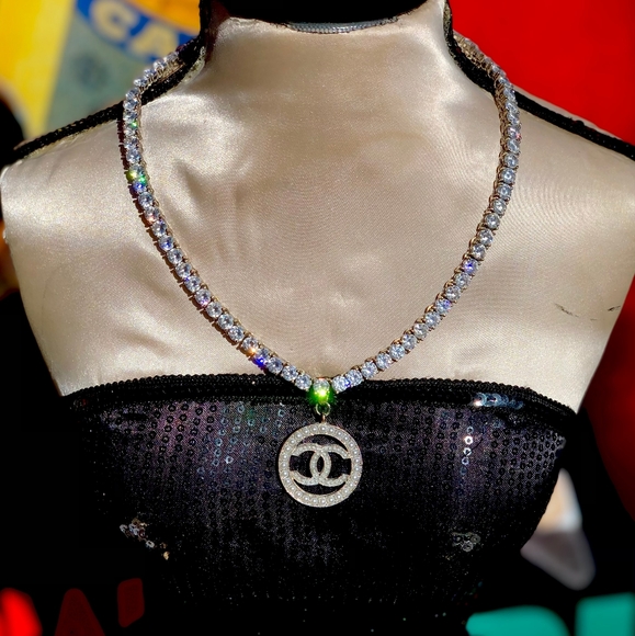 CHANEL INTERLOCKING CC SILVER NECKLACE - Picture 1 of 13